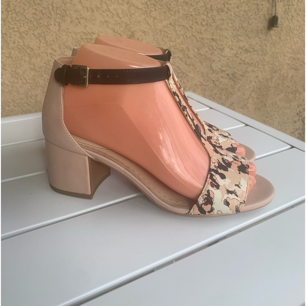 Clarks Somerset nude leather block heel sandals size 6.5M